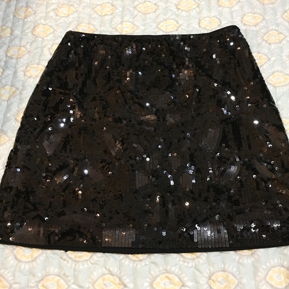DKNYC Block short , shiny sequence , black skirt, zipper on the side - Picture 2 of 11